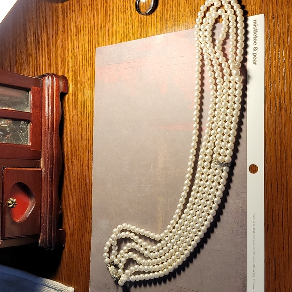 Vintage Pearl Necklace - Picture 1 of 3